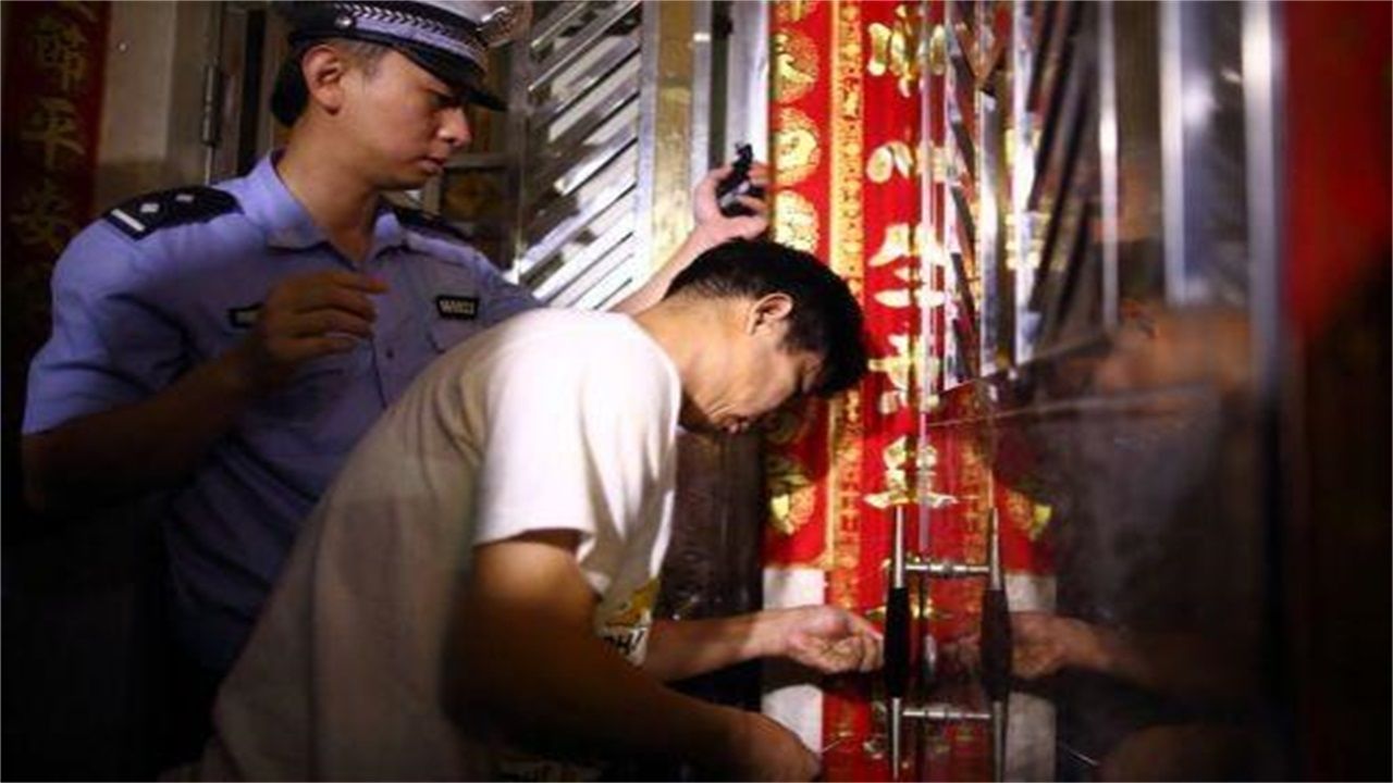 苏州请开锁师傅开了锁后，师傅为什么一般都不进门，就算主人请也不进去？